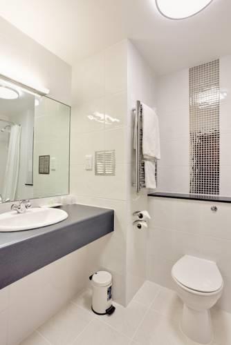 Отель The Thurrock Hotel