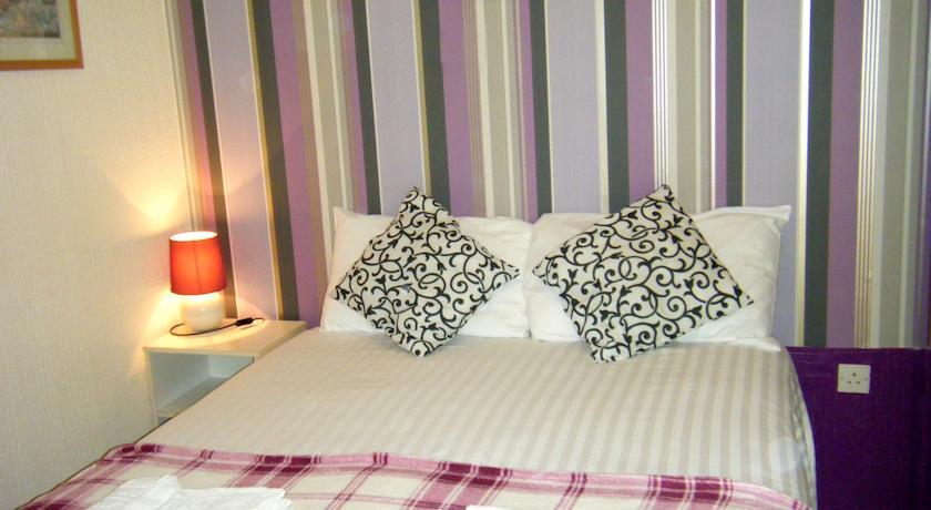 Отель The Feathers Hotel