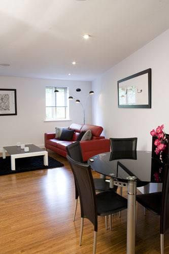 Апартаменты Geometric Blu Serviced Apartments