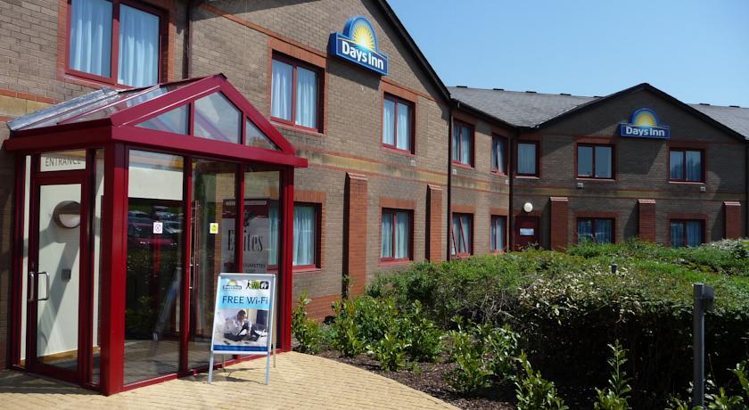 Отель Days Inn Magor