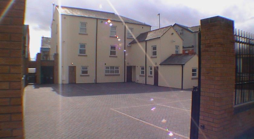 Апартаменты Earle House Serviced Apartments