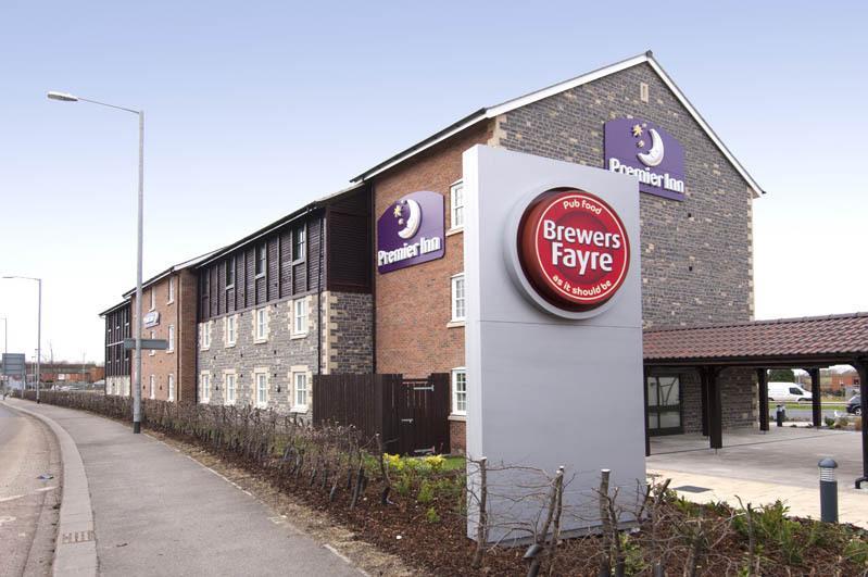 Отель Premier Inn Glastonbury