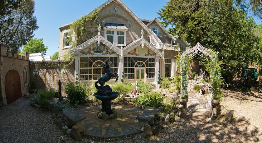 Отель Enchanted Manor