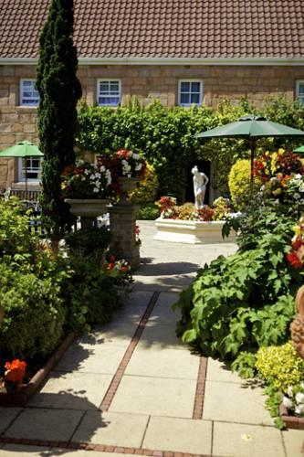 Отель Greenhills Country Hotel