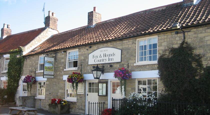 Отель The Fox and Hounds Country Inn