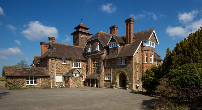 Отель Highbullen Hotel, Golf and Country Club