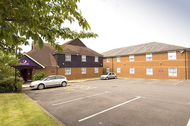 Отель Premier Inn Ashford North