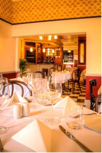Отель The Greyhound Hotel
