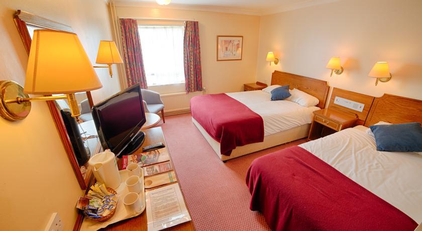 Отель The Exeter Arms Hotel and Carvery