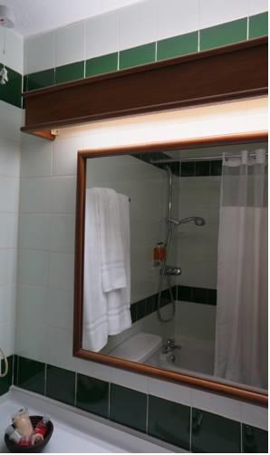 Отель Peartree Lodge Waterside