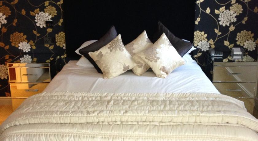 Отель The Bridge Hotel & Restaurant