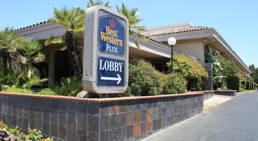Отель Best Western PLUS Village Inn