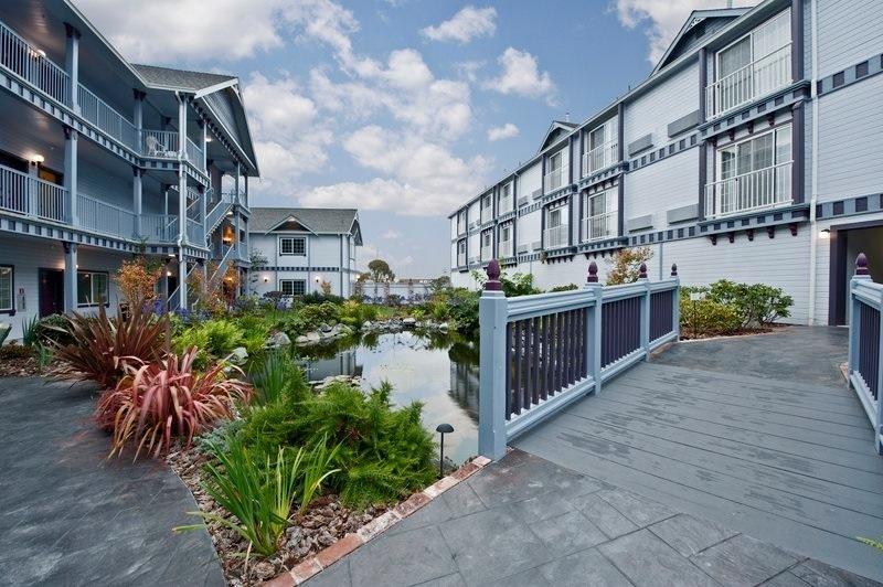 Отель Best Western PLUS Bayshore Inn