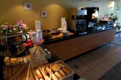 Отель Vagabond Inn Executive Old Town