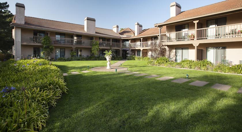 Отель Half Moon Bay Lodge