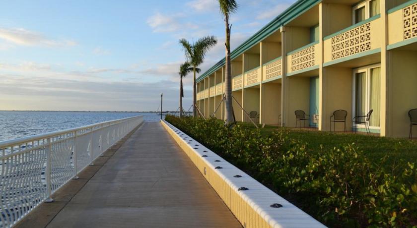 Отель Punta Gorda Waterfront Hotel & Suites