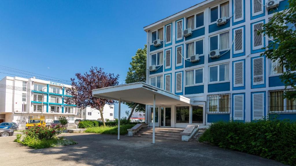 Отель Hotel Azur