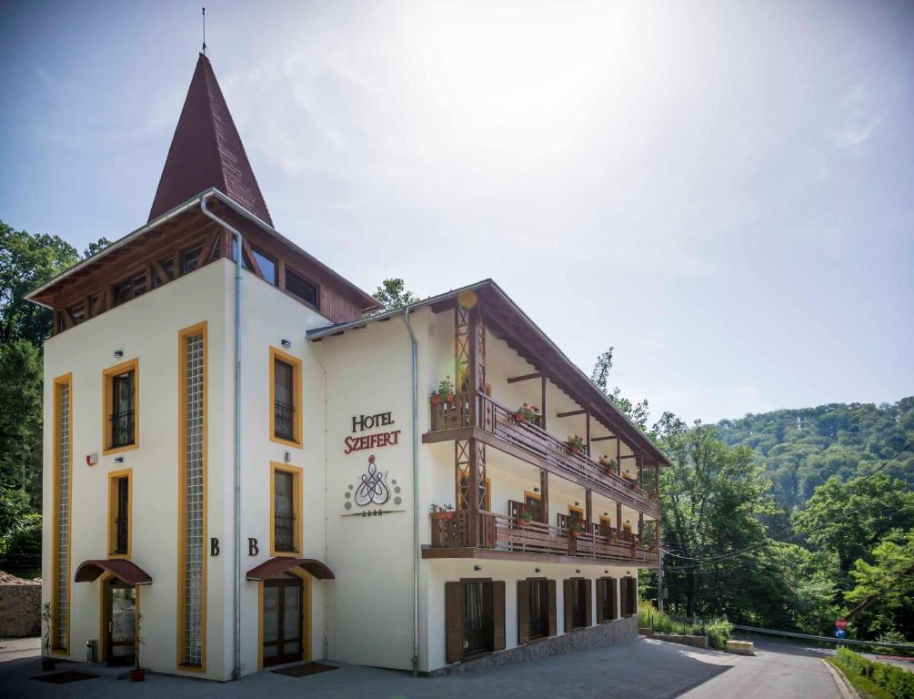 Отель Hotel Szeifert