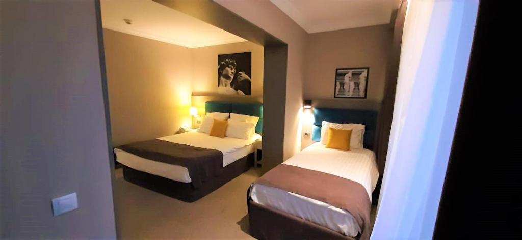 Отель Hotel Dumbrava