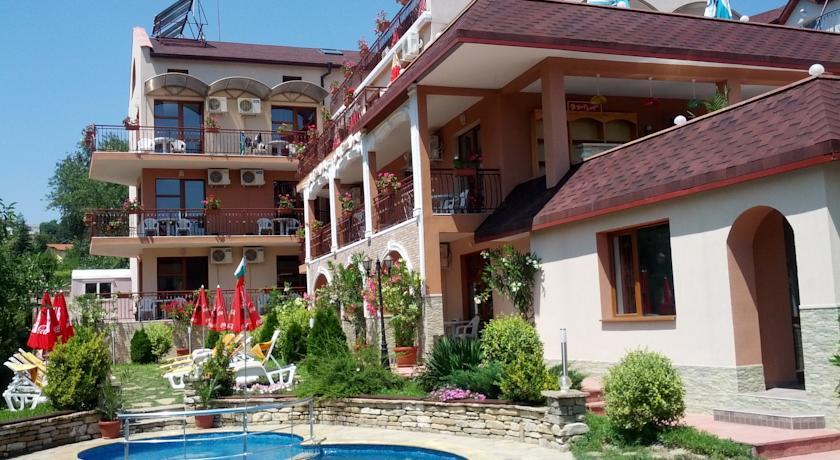Отель Perla Family Hotel