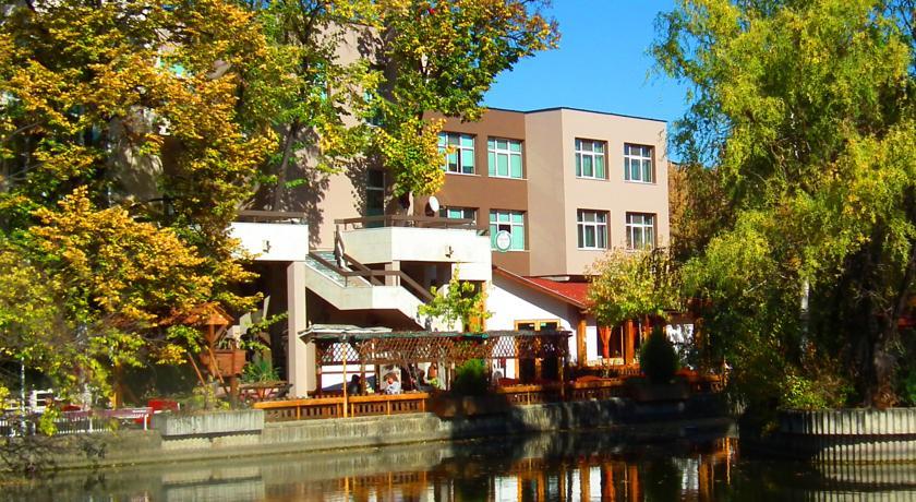 Отель Hotel Ezeroto