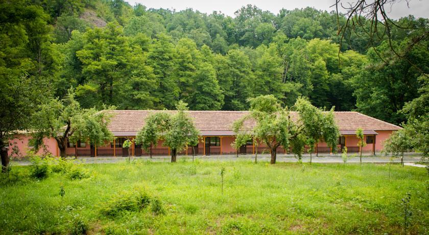Отель Kovach Hunting Lodge