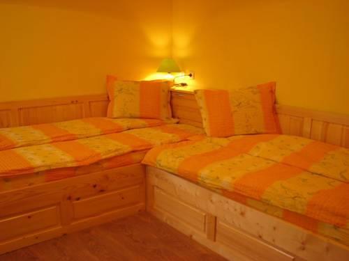 Отель Family Hotel Tsyrov