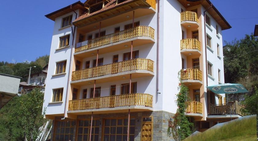 Отель Family Hotel Byalata Kashta