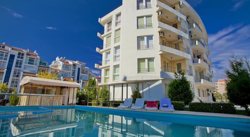 Azzuro Apartments