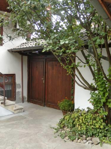 Апартаменты The Well House
