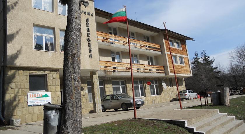Отель Ledenika Lodge
