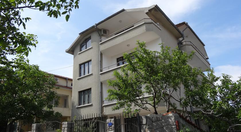 Апартаменты Yanevi Apartments