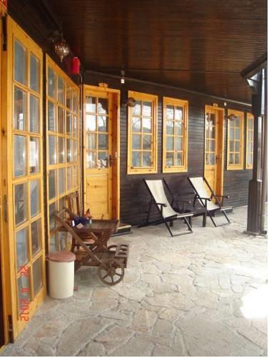 Отель Trifon Zarezan Family Hotel