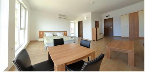 Гостевой дом Emona Guest House