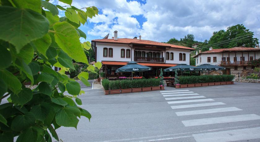 Отель Zlaten Rozhen Hotel