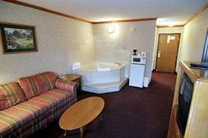 Отель Days Inn and Suites Madison Heights MI