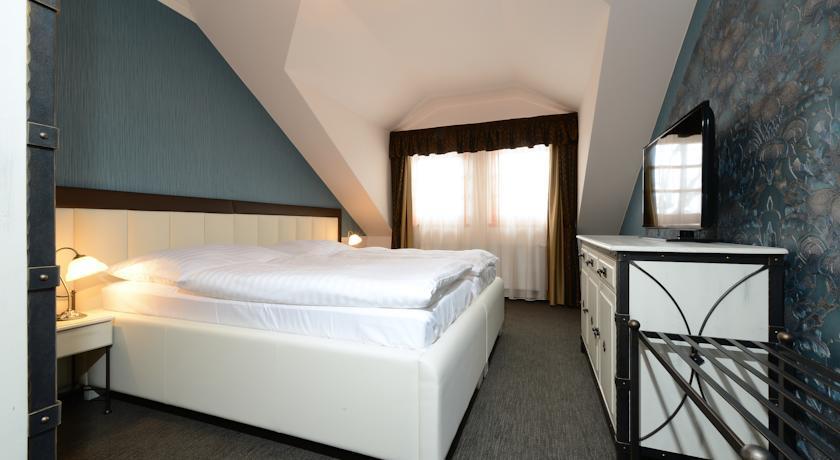 Отель Hotel Gold Chotoviny