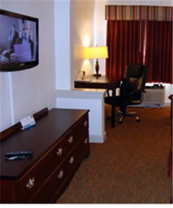 Отель Best Western Plus Cypress Creek