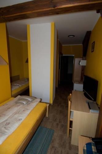 Отель Hotel a Penzion Na Hradbách