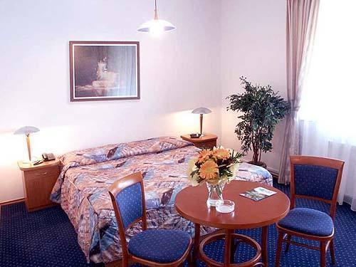 Отель Hotel Laguna