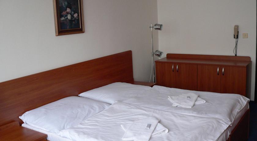Отель CMC Residence & Conference Inn