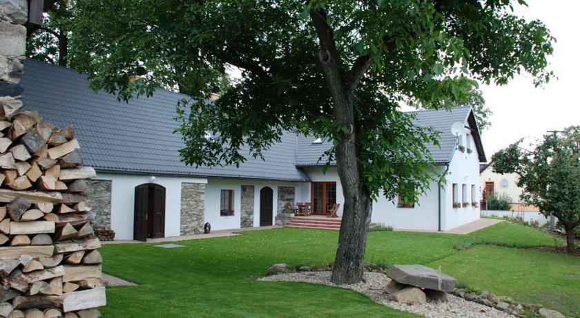 Отель Pension Holetín