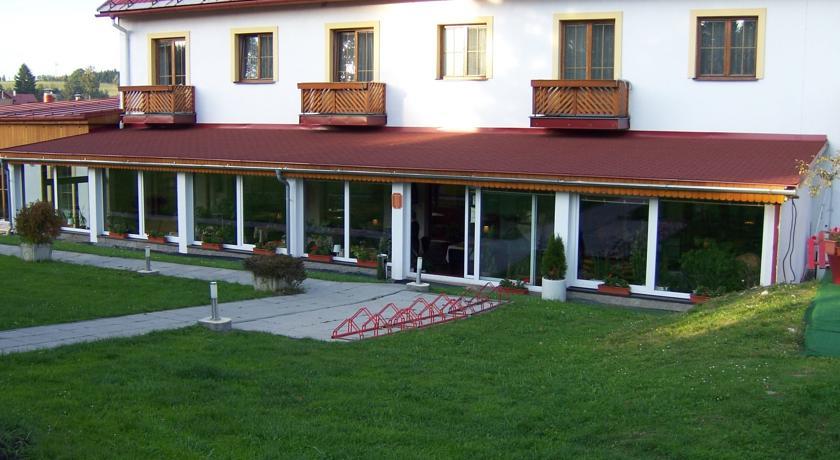 Отель Hotel U Loubů