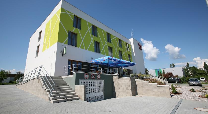 Отель Nad Královnou Hotel & Restaurant