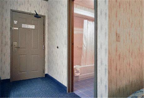 Отель Trade Winds Central Inn
