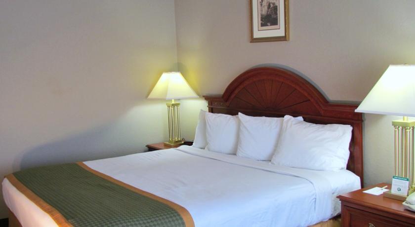 Отель Best Western Inn at Hunt's Landing