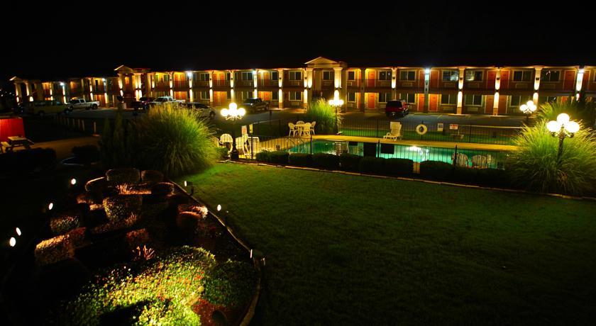 Отель Best Western Palestine Inn 