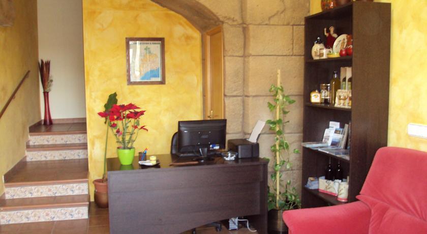 Отель Hostal San Roc