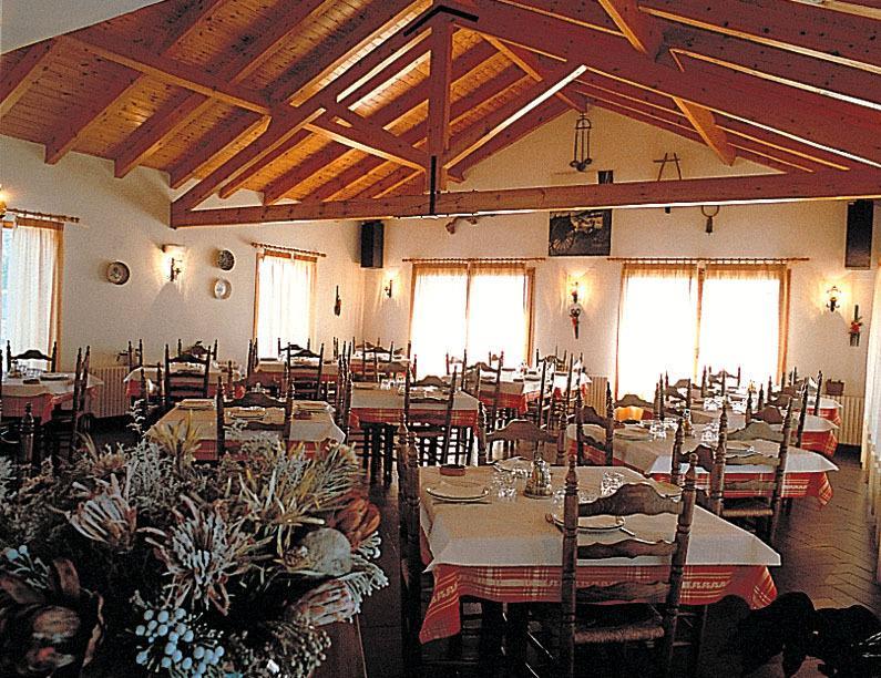 Отель Bungalows Pirineus