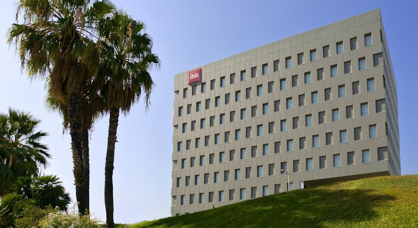 Отель Ibis Barcelona Santa Coloma